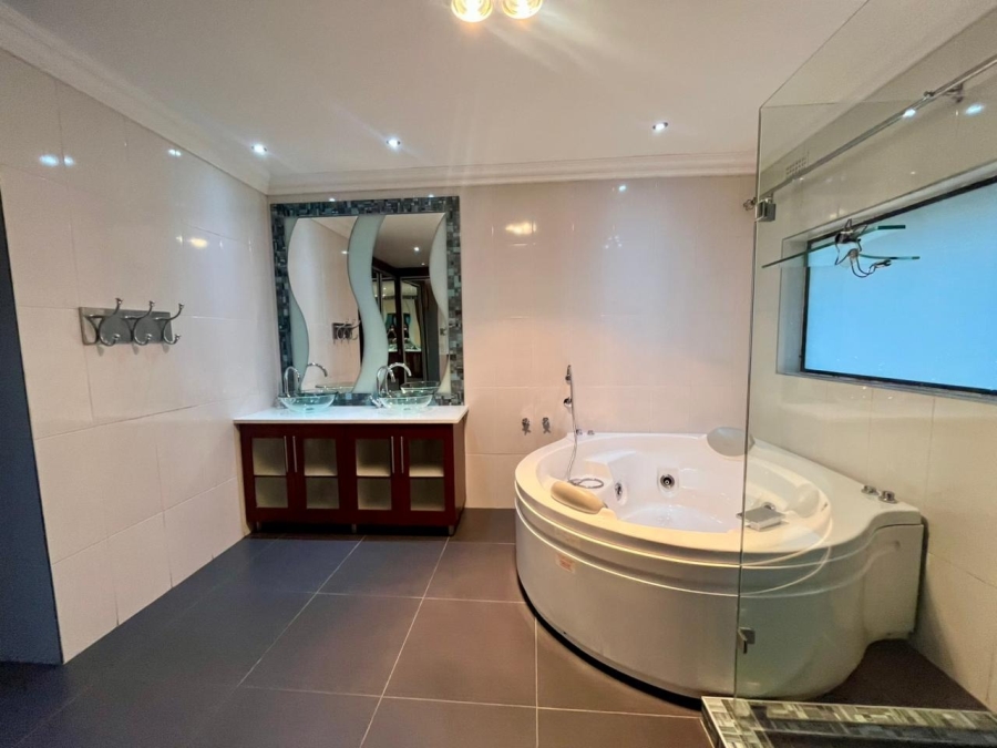 5 Bedroom Property for Sale in Safari Gardens North West